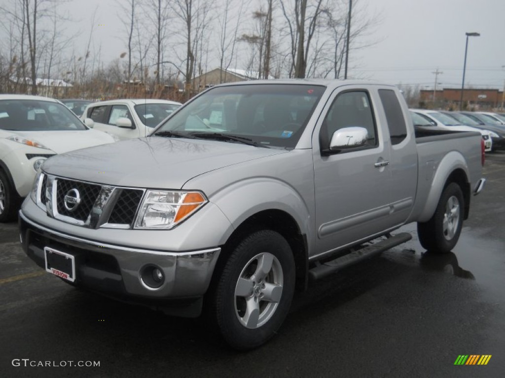 2008 Frontier LE King Cab 4x4 - Radiant Silver / Graphite photo #1