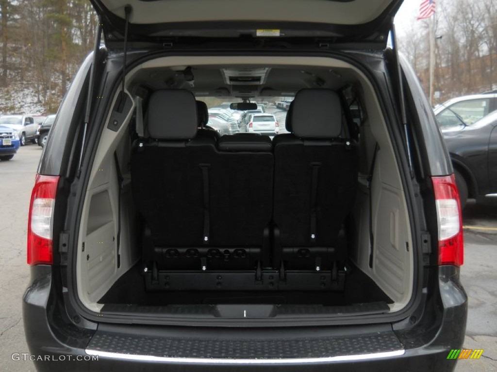 2011 Chrysler Town & Country Touring - L Trunk Photos