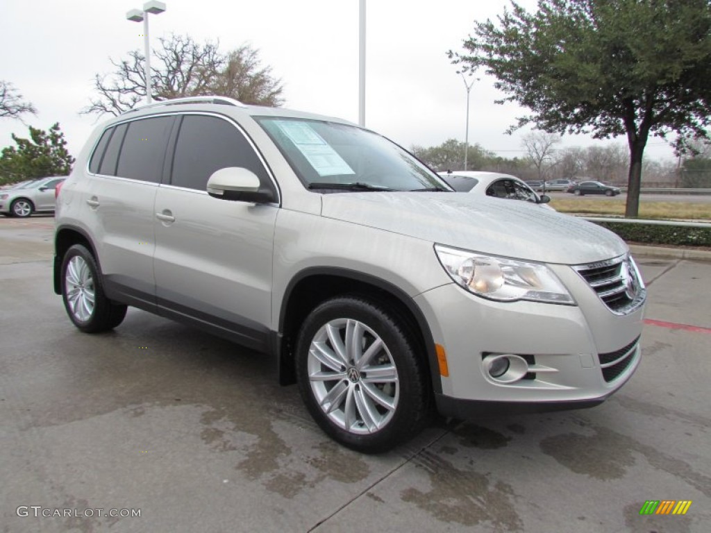 White Gold Metallic 2009 Volkswagen Tiguan SE Exterior Photo #61051150