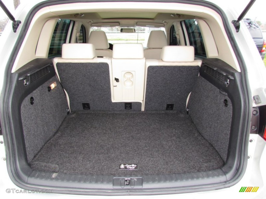 2009 Volkswagen Tiguan SE Trunk Photos