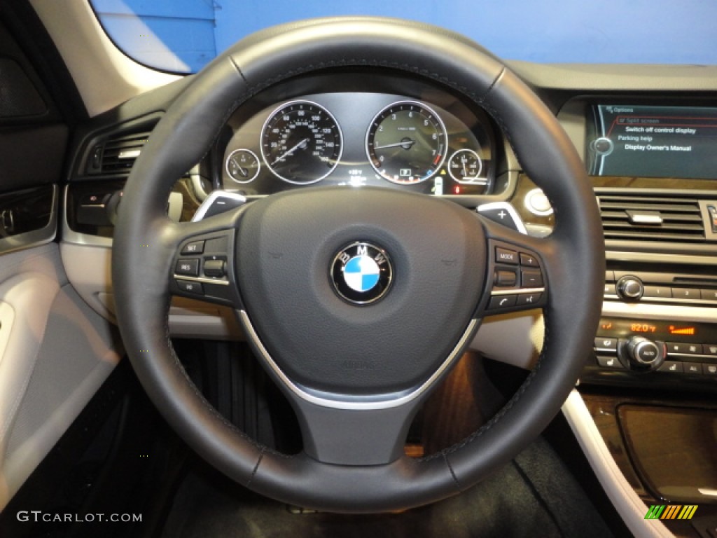 2011 BMW 5 Series 550i xDrive Sedan Oyster/Black Steering Wheel Photo #61057396