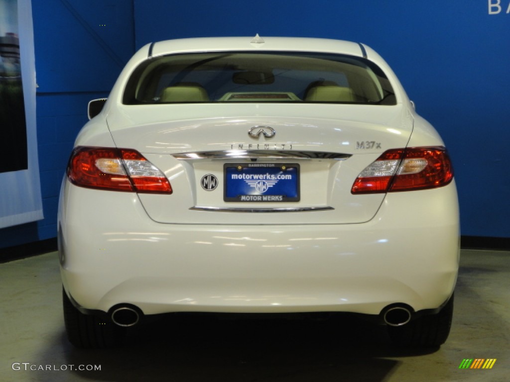 2011 M 37x AWD Sedan - Moonlight White / Wheat photo #7