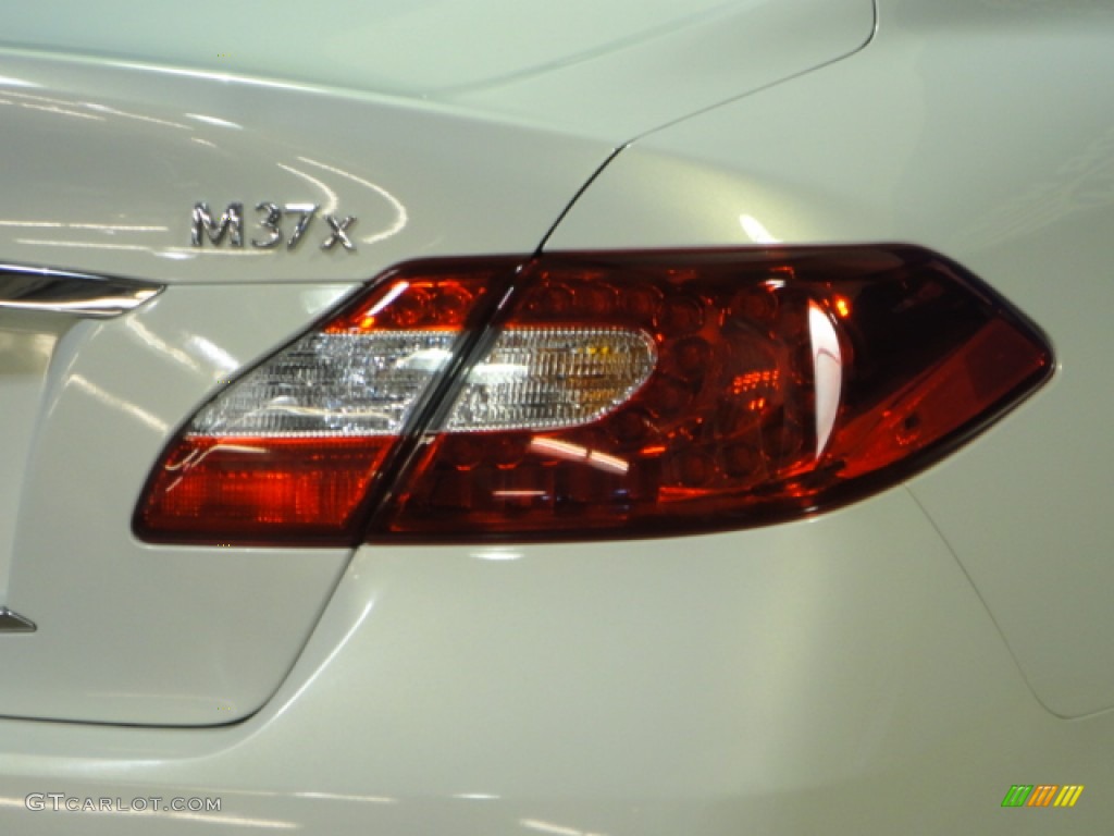 2011 M 37x AWD Sedan - Moonlight White / Wheat photo #9