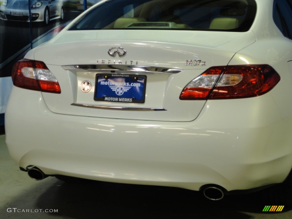 2011 M 37x AWD Sedan - Moonlight White / Wheat photo #10
