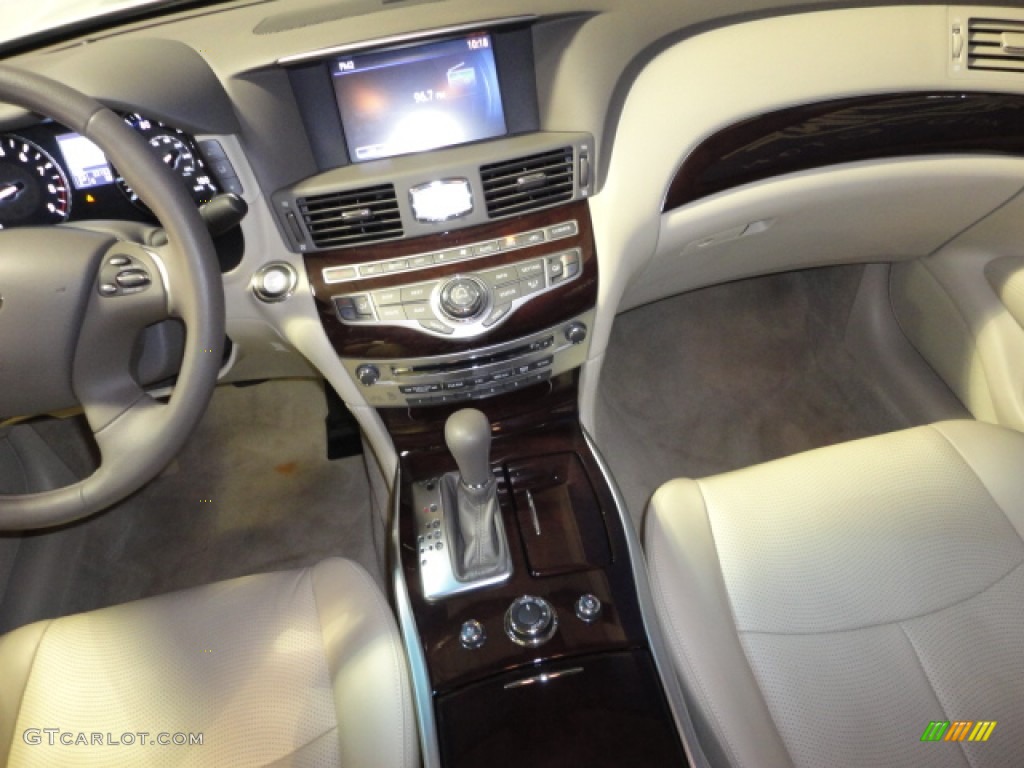 2011 M 37x AWD Sedan - Moonlight White / Wheat photo #20