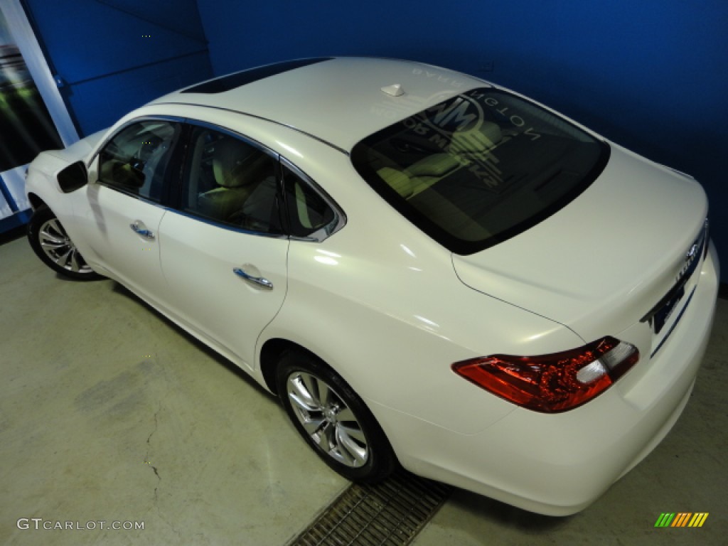 2011 M 37x AWD Sedan - Moonlight White / Wheat photo #33