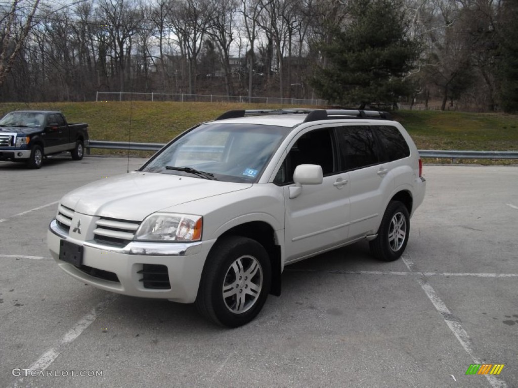 2004 Endeavor XLS AWD - Dover White Pearl / Charcoal Gray photo #1