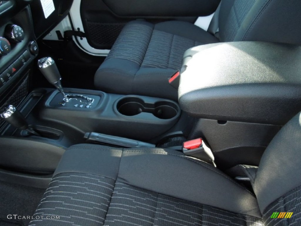 2012 Wrangler Unlimited Sahara 4x4 - Bright White / Black photo #8