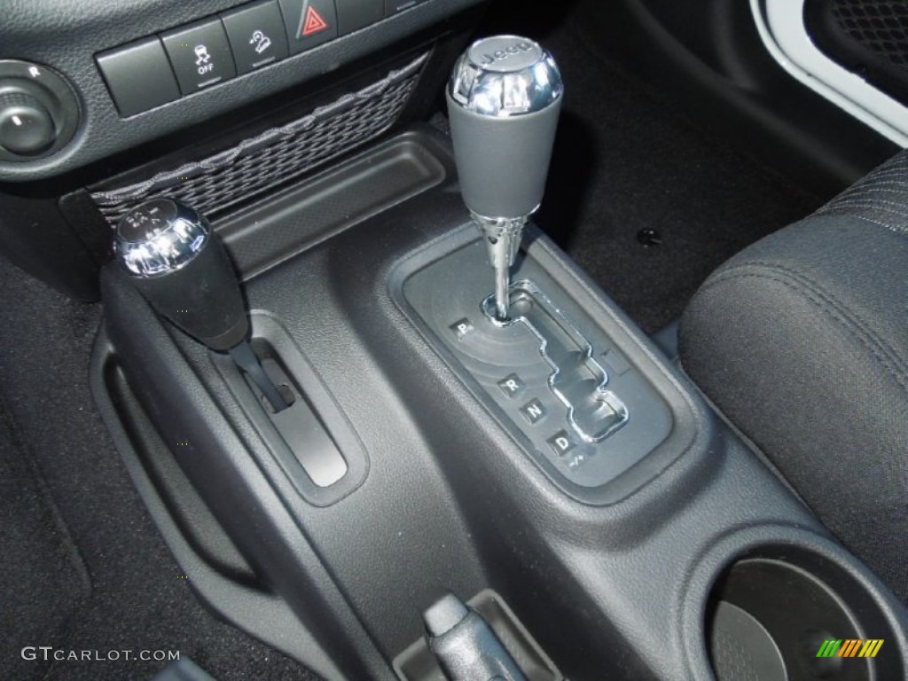 2012 Wrangler Unlimited Sahara 4x4 - Bright White / Black photo #10