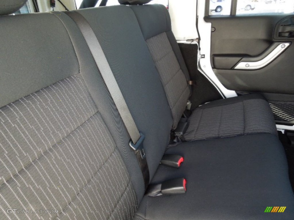 2012 Wrangler Unlimited Sahara 4x4 - Bright White / Black photo #18