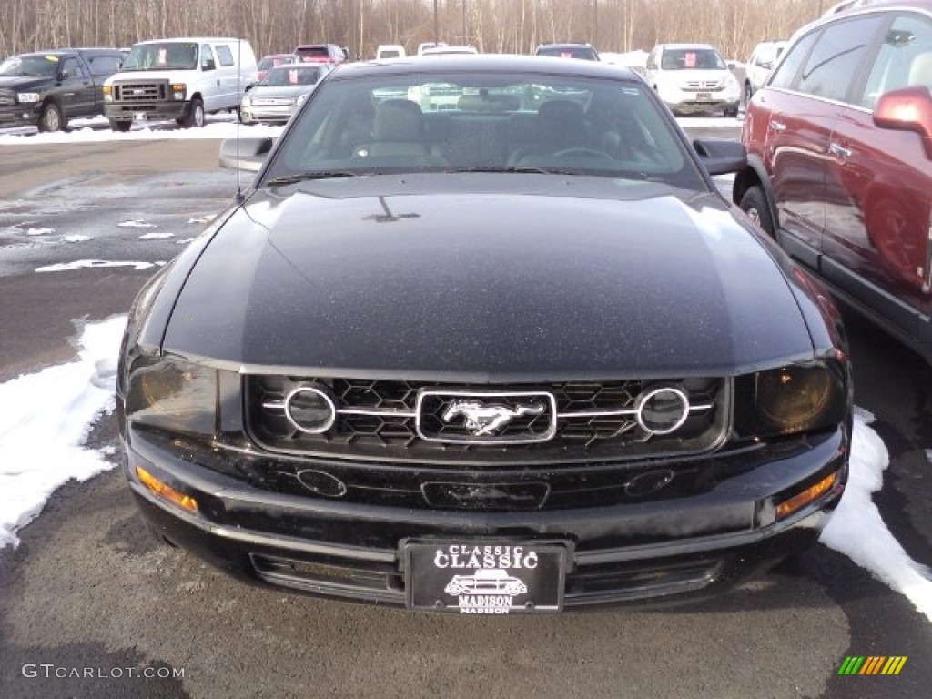 2007 Mustang V6 Deluxe Coupe - Black / Dark Charcoal photo #2