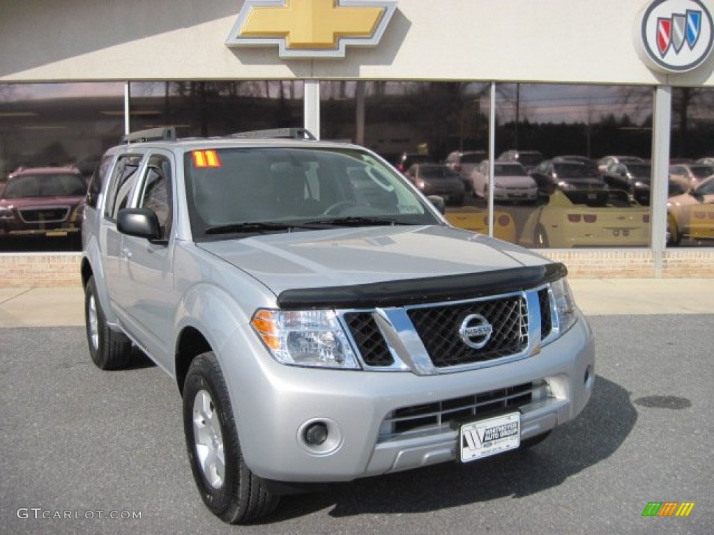 Silver Lightning Nissan Pathfinder