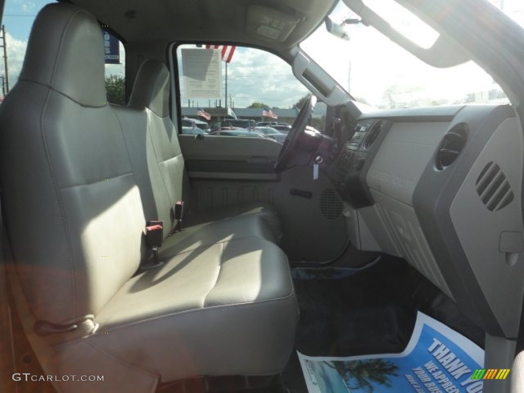 2008 F450 Super Duty XL Regular Cab Chassis - Oxford White / Medium Stone Grey photo #10