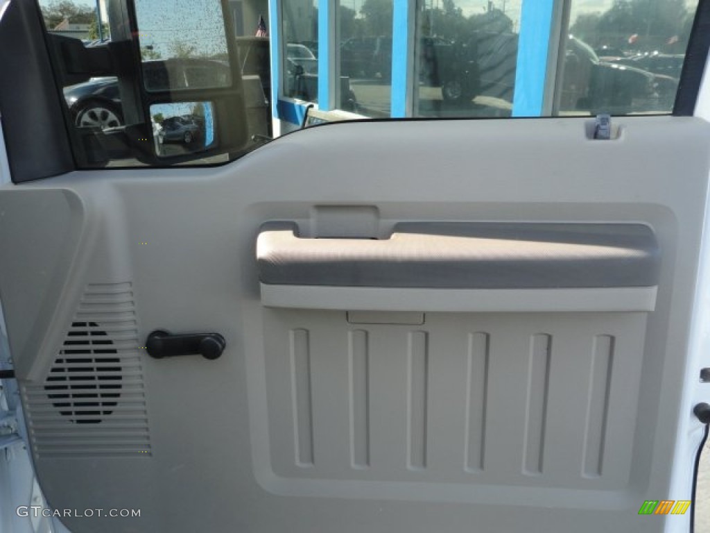 2008 F450 Super Duty XL Regular Cab Chassis - Oxford White / Medium Stone Grey photo #11