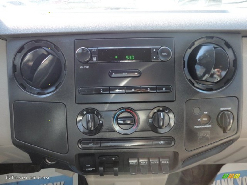 2008 Ford F450 Super Duty XL Regular Cab Chassis Controls Photo #61075620