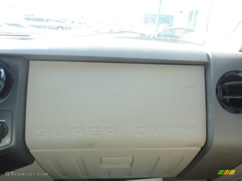 2008 F450 Super Duty XL Regular Cab Chassis - Oxford White / Medium Stone Grey photo #17