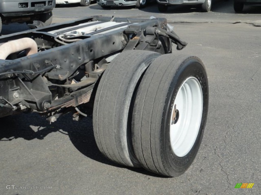 2008 F450 Super Duty XL Regular Cab Chassis - Oxford White / Medium Stone Grey photo #22