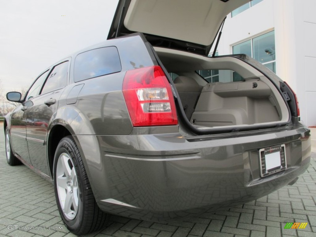 2008 Magnum SXT - Dark Titanium Metallic / Dark Khaki/Light Graystone photo #16