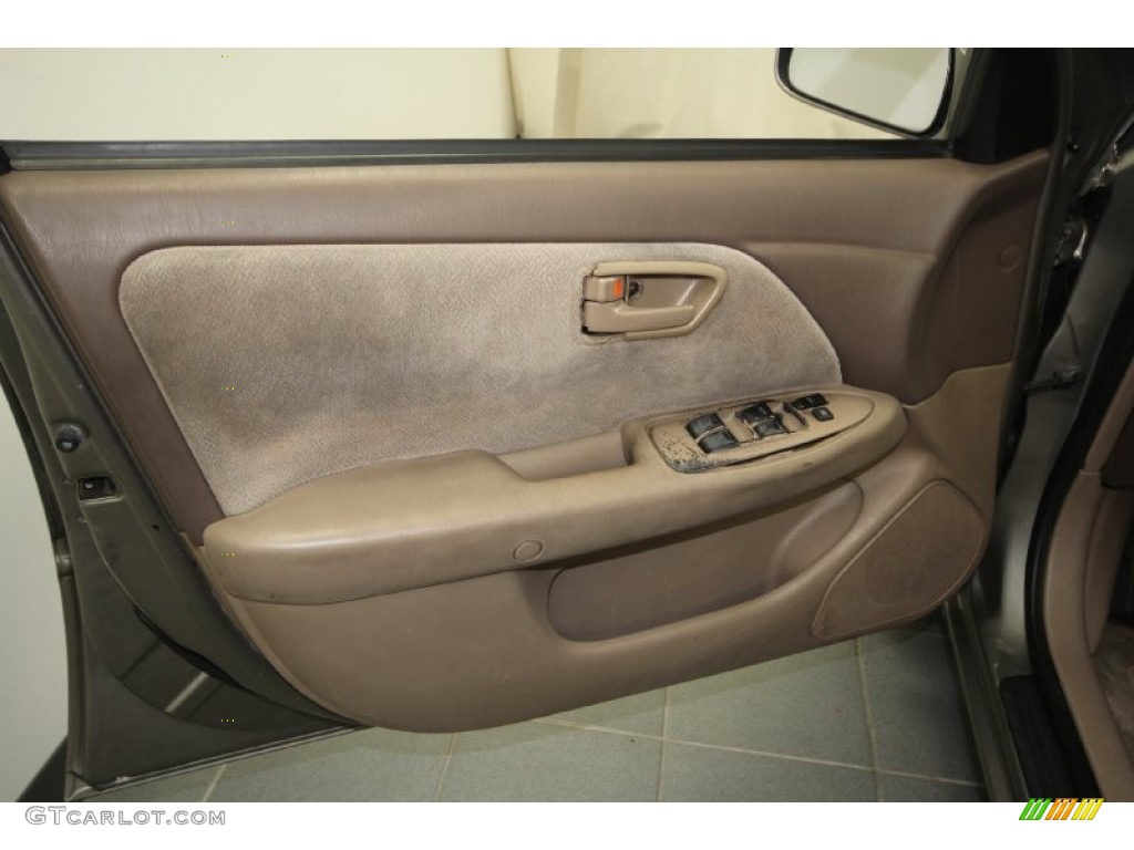 1999 Camry CE - Cashmere Beige Metallic / Oak photo #16