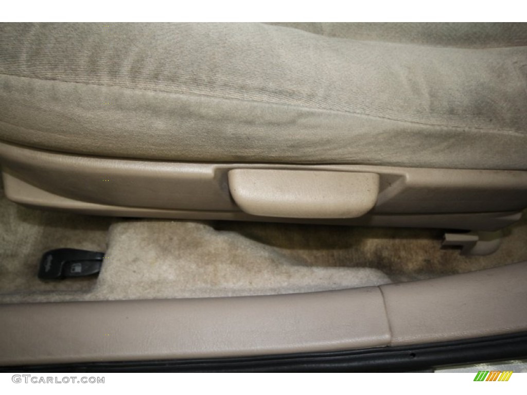 1999 Camry CE - Cashmere Beige Metallic / Oak photo #18