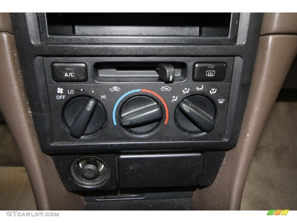 1999 Camry CE - Cashmere Beige Metallic / Oak photo #20