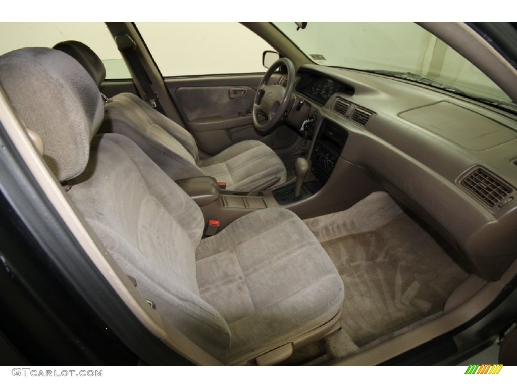 1999 Camry CE - Cashmere Beige Metallic / Oak photo #30