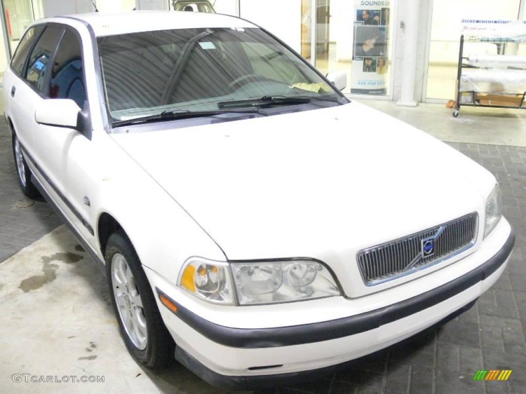 2000 V40 1.9T Wagon - White / Off Black photo #7