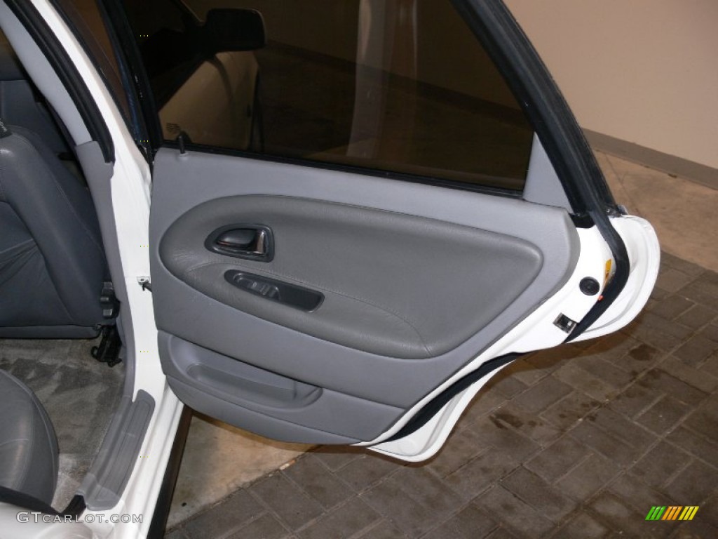 2000 V40 1.9T Wagon - White / Off Black photo #16