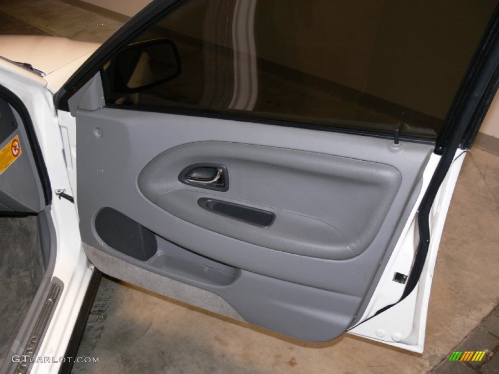 2000 V40 1.9T Wagon - White / Off Black photo #17