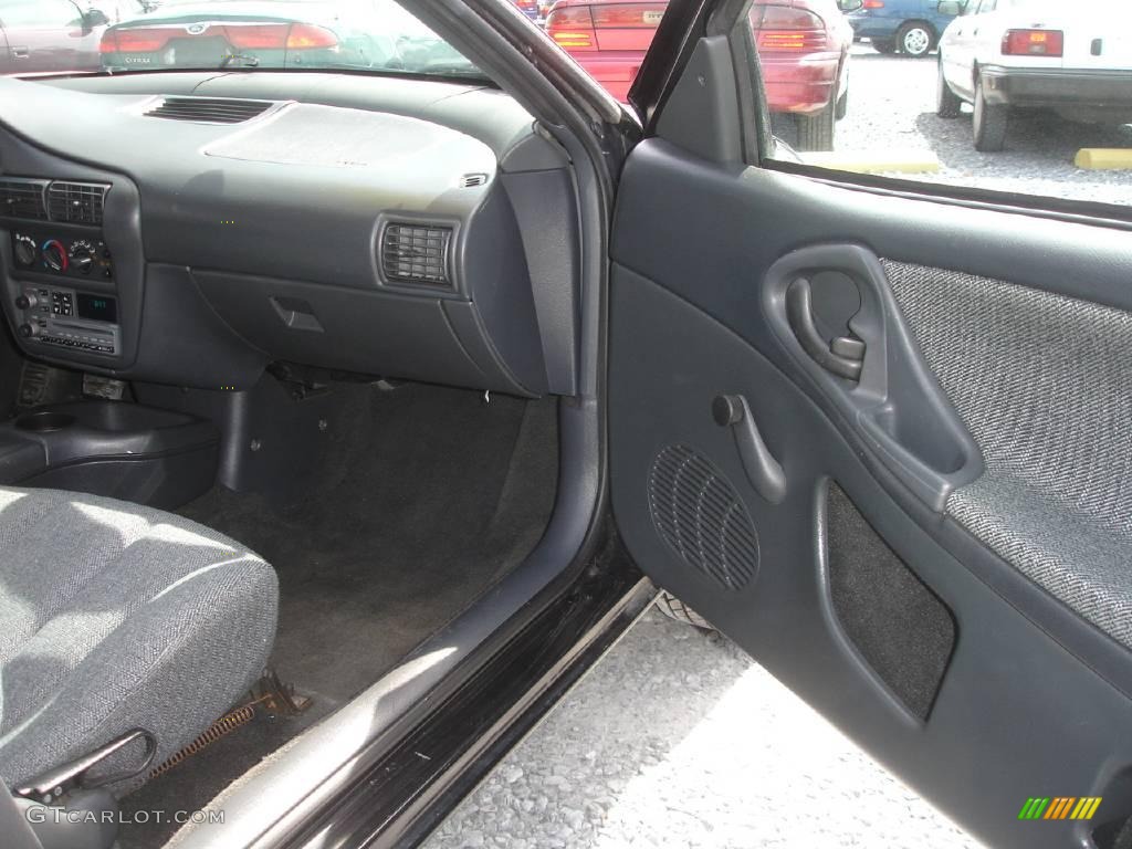 1999 Cavalier Coupe - Black / Graphite photo #13