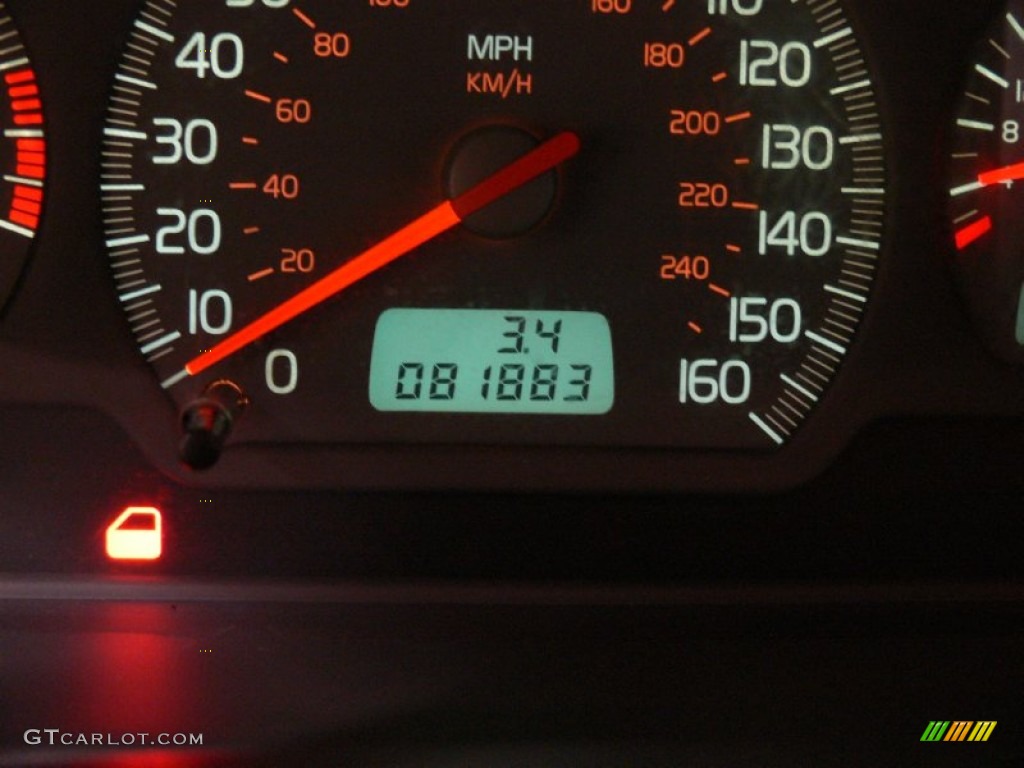 2000 V40 1.9T Wagon - White / Off Black photo #24