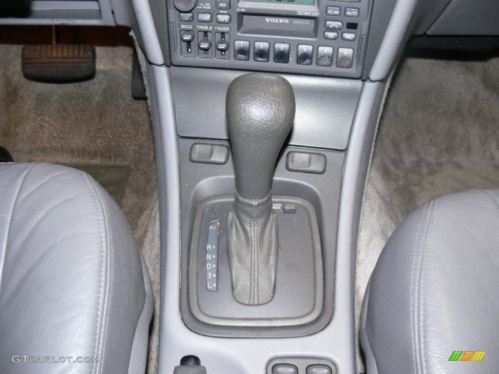 2000 Volvo V40 1.9T Wagon Transmission Photos