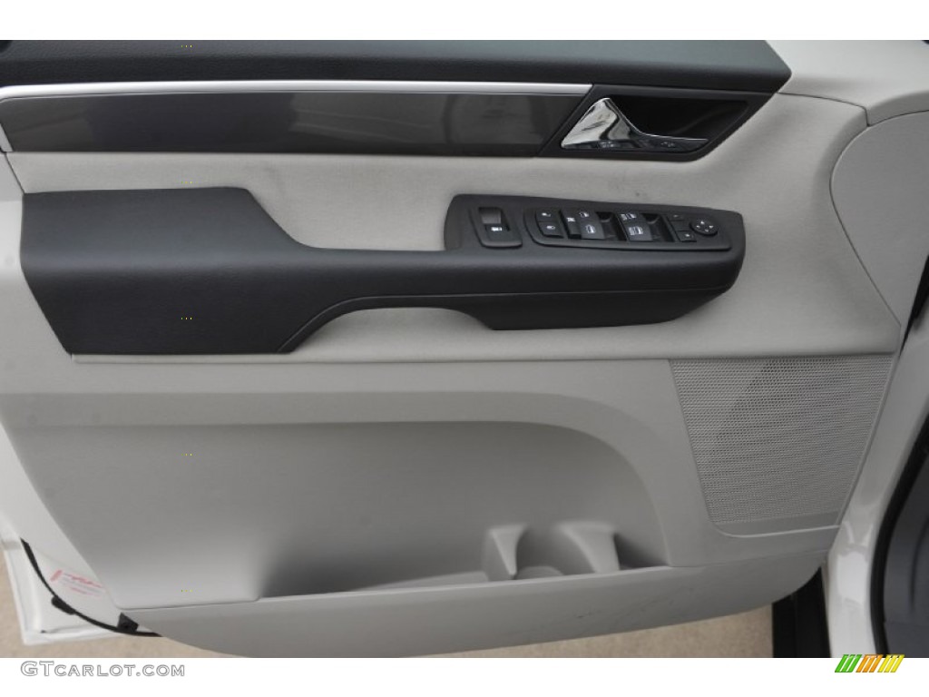 2012 Volkswagen Routan S Aero Gray Door Panel Photo #61082463