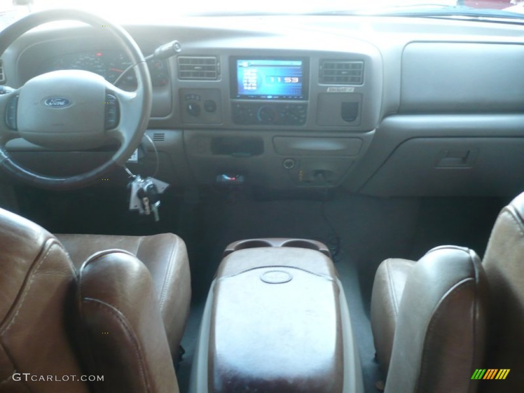 2004 F350 Super Duty King Ranch Crew Cab 4x4 - Chestnut Brown Metallic / Castano Brown Leather photo #17
