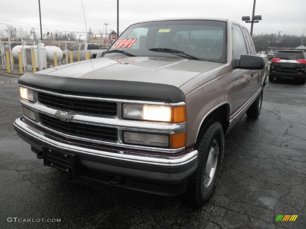 1997 C/K K1500 Silverado Extended Cab 4x4 - Light Autumnwood Metallic / Red photo #3