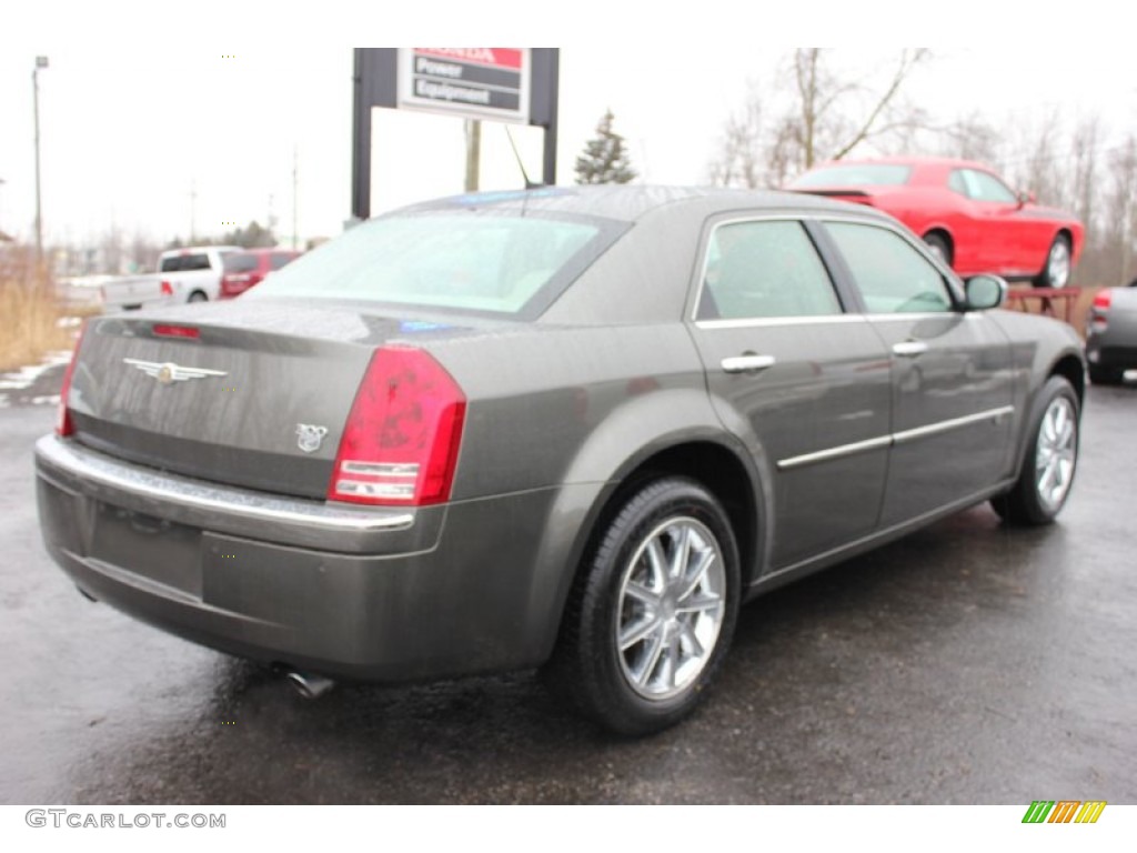 2008 300 C HEMI AWD - Dark Titanium Metallic / Dark Khaki/Light Graystone photo #16