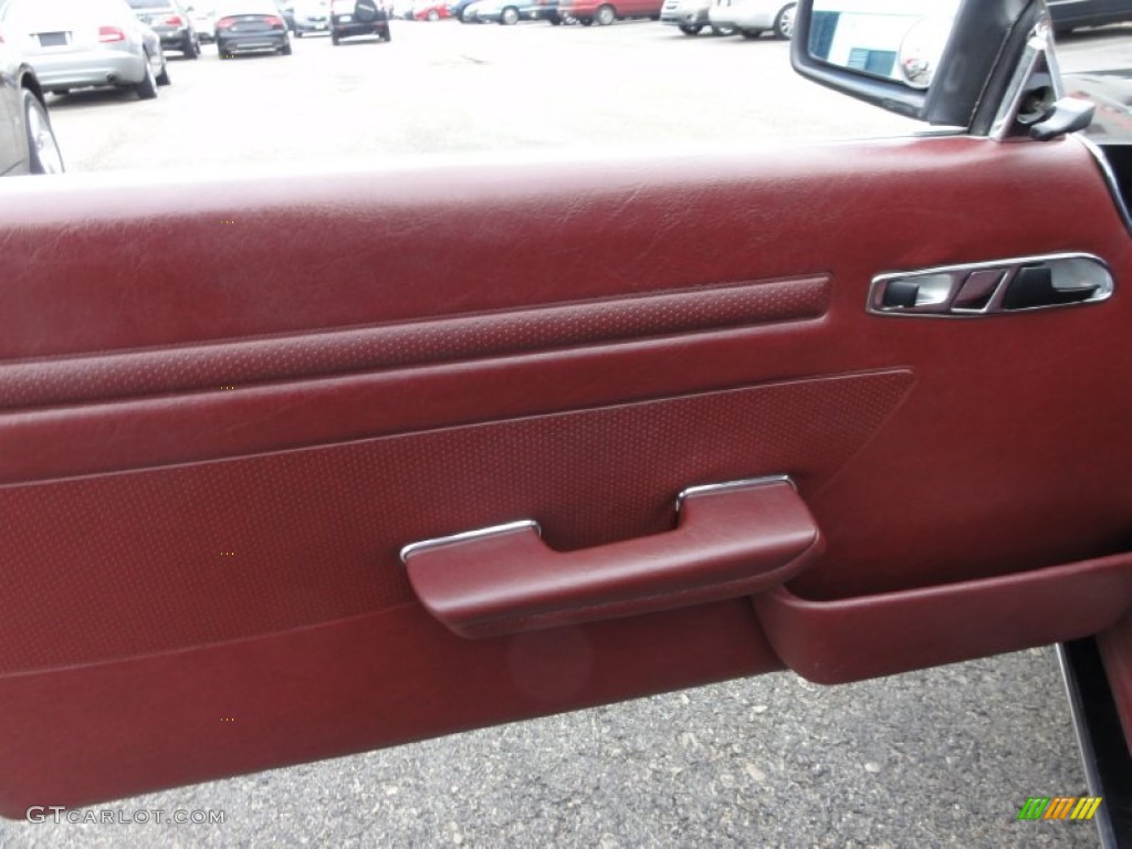1987 Mercedes-Benz SL Class 560 SL Roadster Red Door Panel Photo #61095858