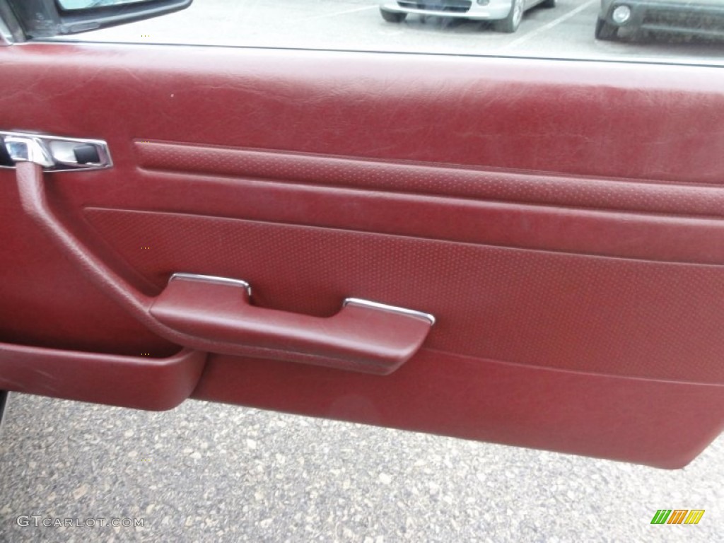1987 Mercedes-Benz SL Class 560 SL Roadster Red Door Panel Photo #61095921