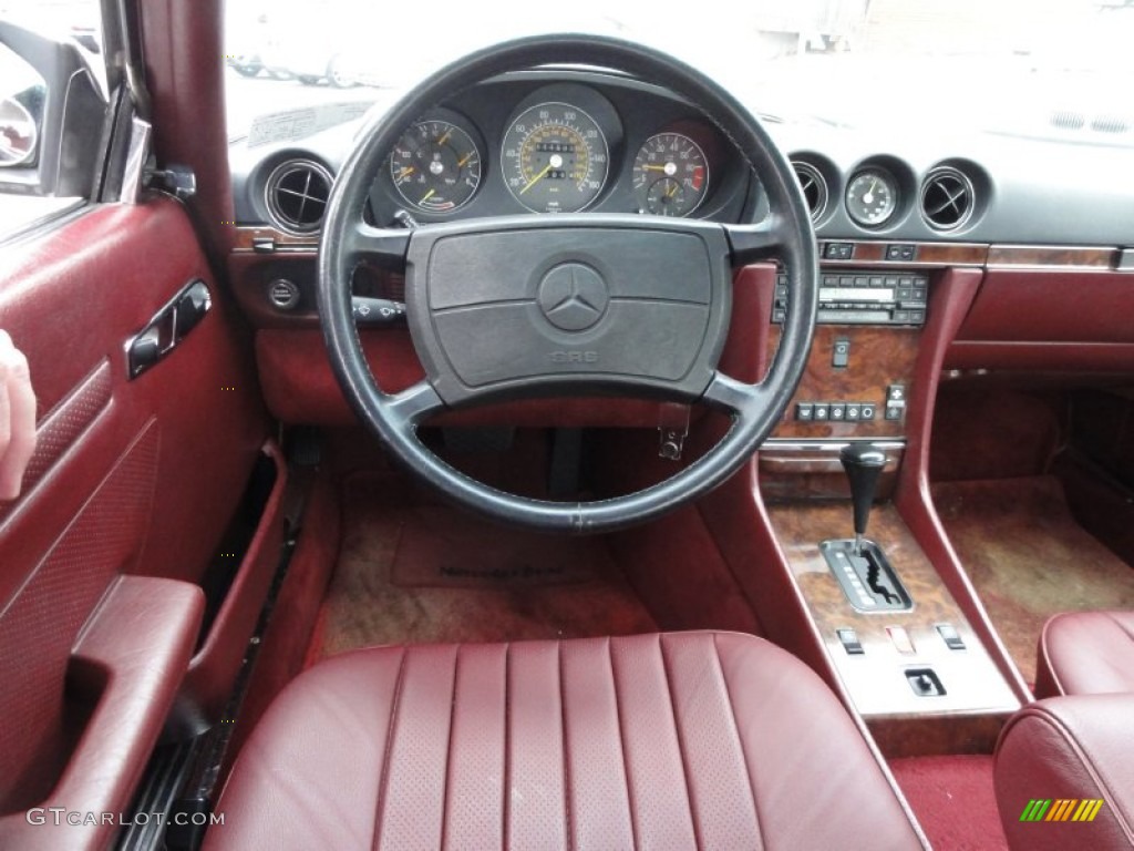 1987 Mercedes-Benz SL Class 560 SL Roadster Red Dashboard Photo #61095989