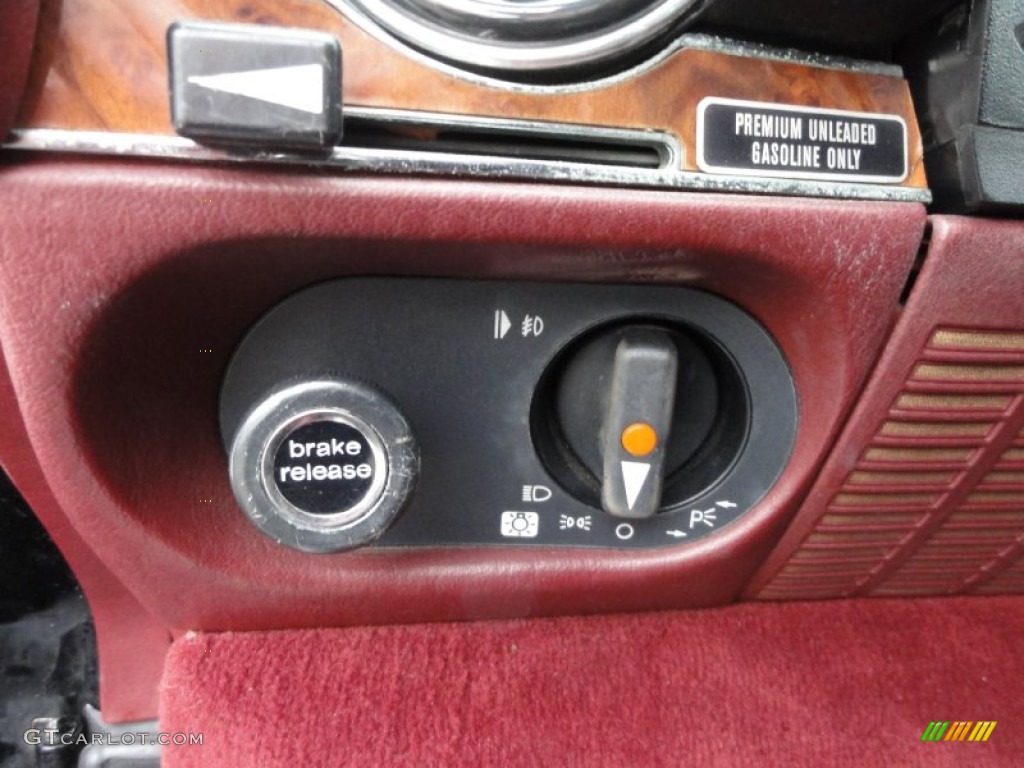 1987 Mercedes-Benz SL Class 560 SL Roadster Controls Photo #61096112