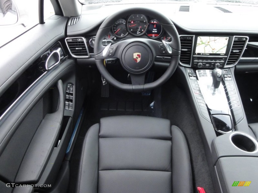 Black Interior 2012 Porsche Panamera 4 Photo #61098065