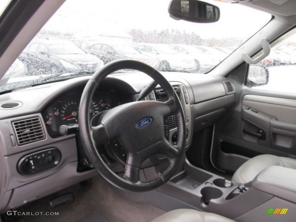 2004 Explorer XLT 4x4 - Oxford White / Graphite photo #17