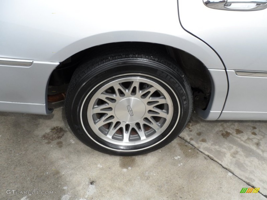 2001 Lincoln Town Car Signature Wheel Photo #61101563