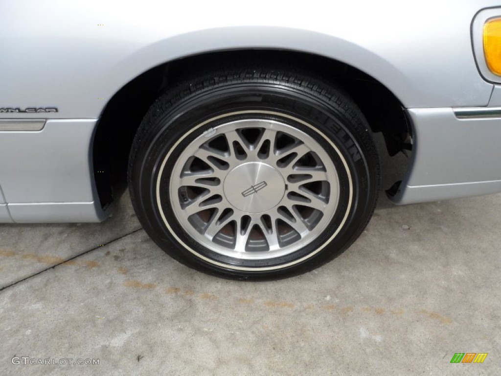 2001 Lincoln Town Car Signature Wheel Photos