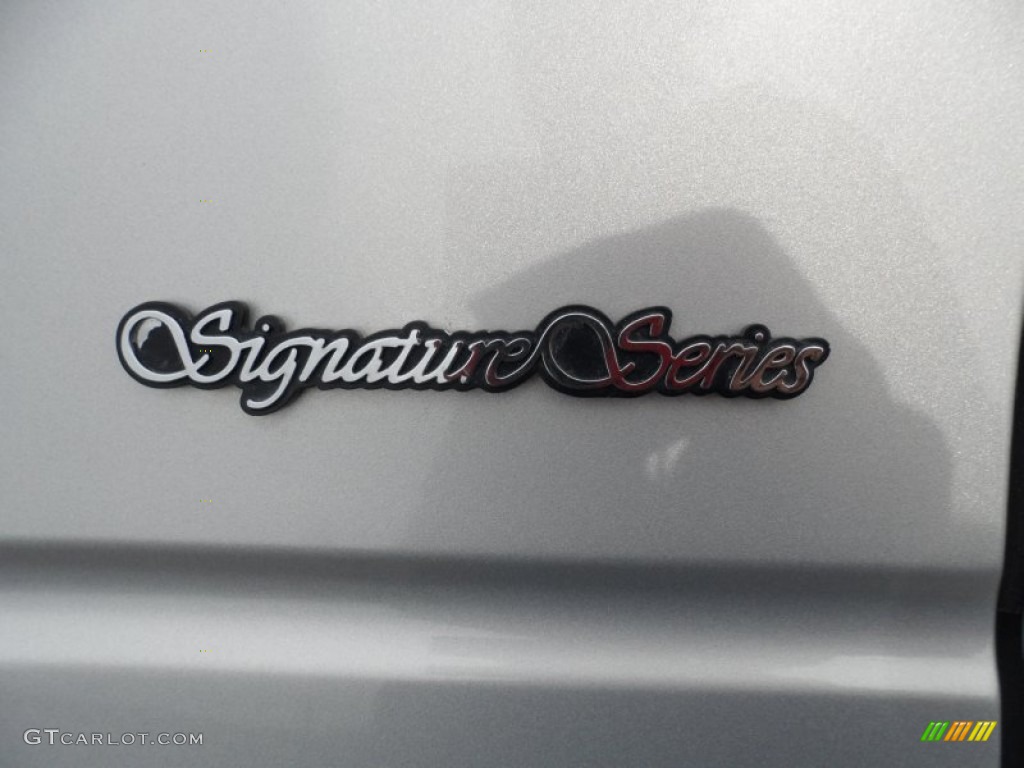2001 Lincoln Town Car Signature Marks and Logos Photo #61101590