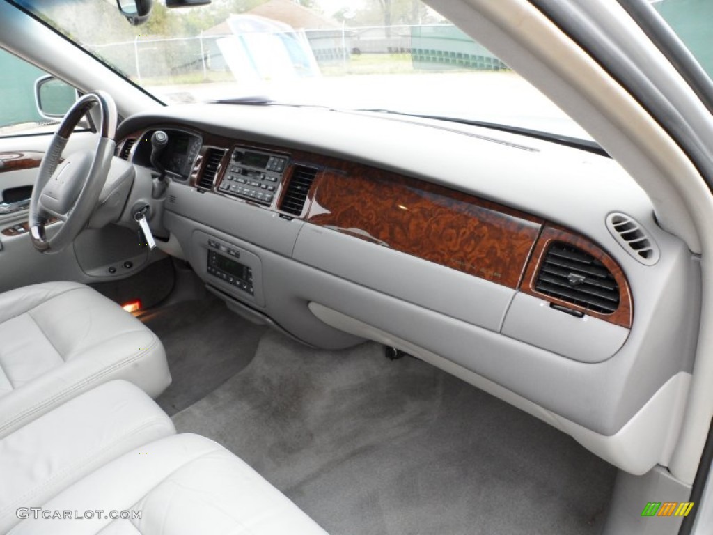 2001 Lincoln Town Car Signature Dashboard Photos