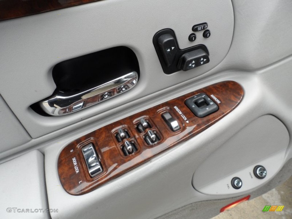 2001 Lincoln Town Car Signature Controls Photo #61101731