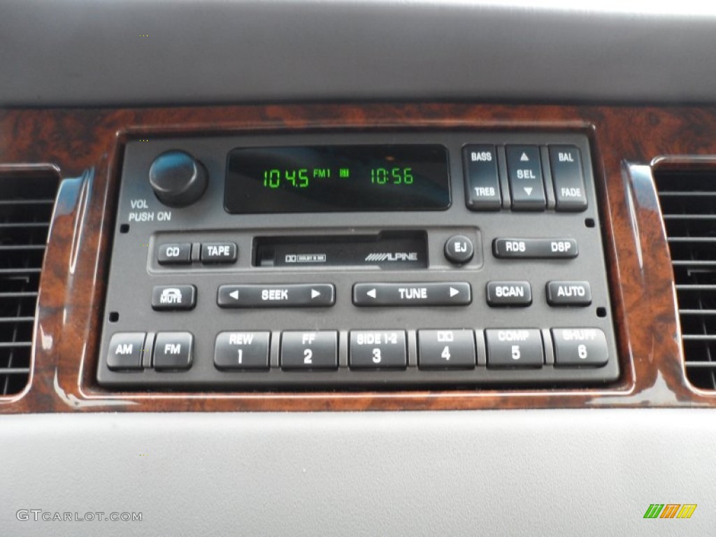 2001 Lincoln Town Car Signature Audio System Photos