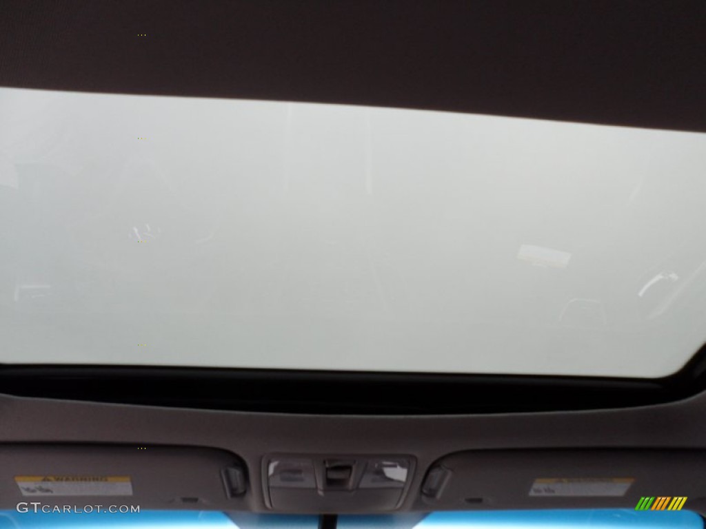 2012 Hyundai Veloster Standard Veloster Model Sunroof Photo #61103060