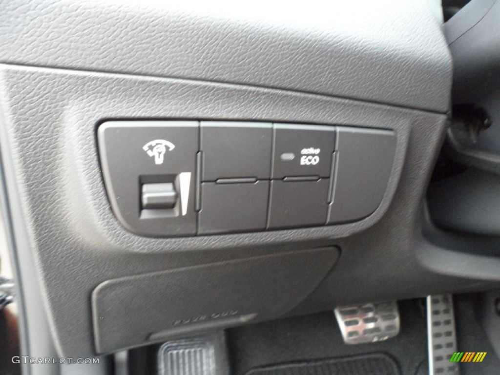 2012 Hyundai Veloster Standard Veloster Model Controls Photo #61103132